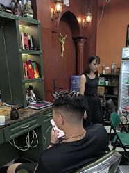 -查尔曼男士理发馆