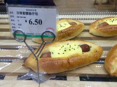 沙律蜜糖肠仔包-AEON永旺(东方宝泰店)