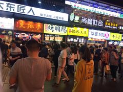 等位区-八一好吃街·高品美食广场