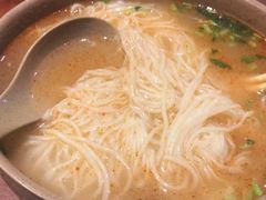 -亮亮面馆(经六路店)