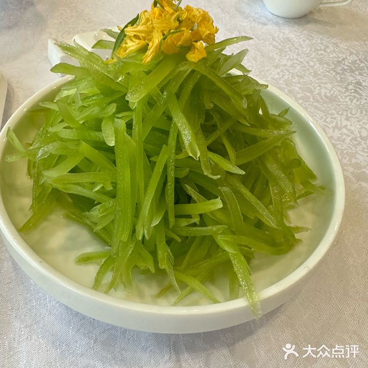 尤其是小乳鸽比某小汤要大，味儿更足。最最重要的是