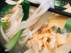 -丽虹云南过桥米线(兴工街店)