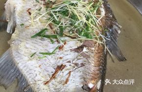Steamed Edge Fish with Ginger and Scallion Peel