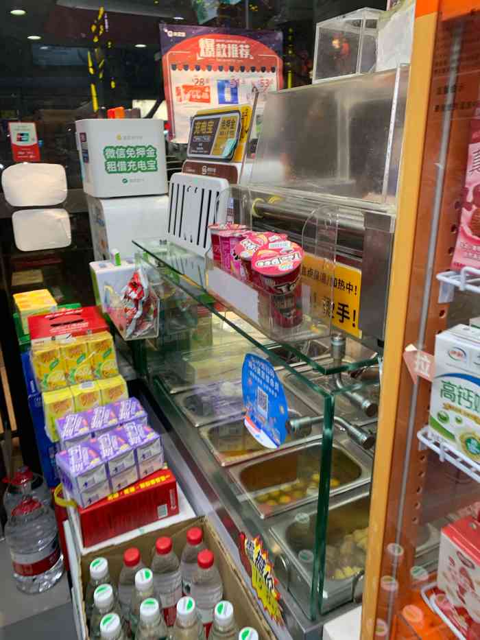 美宜佳(南山南新路中店)-"这家店,特别挤,东西都堆在一起,收银台只.