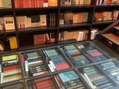 -钟书阁(松江泰晤士小镇店)