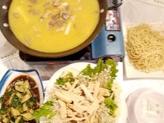 -霄汉牛三鲜湖北砂锅菜(万松园2店)
