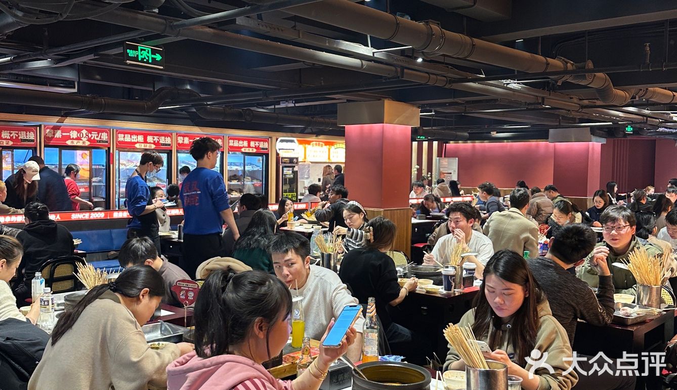 武汉！吃到了！0.8一根的砂锅串串…..