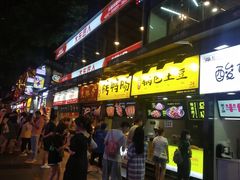 等位区-八一好吃街·高品美食广场