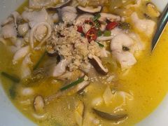 QQ酸汤鱼-蜜桃餐厅·伴山(绿宝广场店)