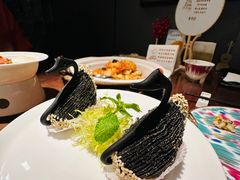 天鹅榴莲酥-海派悦庭·海胆烧麦·新融合菜(凯德广场店)