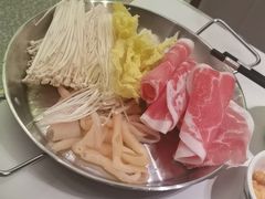 -捞小鲜虾滑海鲜自助火锅(嵊州吾悦店)