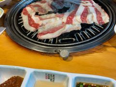 精品牛五花-唯成•韩国炭火烤肉 유성고기