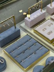 -Réluxe瑞兰穿耳(金光华广场店)