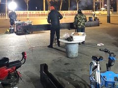 -劳动公园新疆人烤腰子