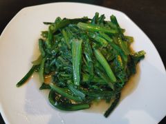 清炒油麦菜-老牌坊•鲁菜名店•地道济南菜(大观园商埠店)