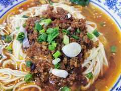 -渝之汇牛肉豌杂面