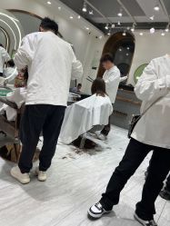 -妃格美发沙龙·烫发·染发