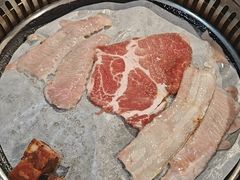 -金滏山·烤肉海鲜火锅自助(襄阳万达店)