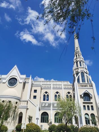 地理位置： 浦锦路南江燕路口 特色推荐： 新造了一座