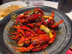 -肥肥虾庄·金牌油焖大虾(汉街SKP店)