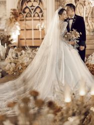 点击看大图 -Renee芮亦婚纱