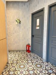 -PE SALON 
