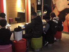 等位区-麦当劳(江湾镇店)