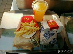 -麦当劳(长兴路万达店)