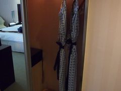 房间：衣柜及浴袍、拖鞋等-上海富豪东亚酒店(零陵路店)