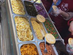 自助取餐区-三兄弟高炉烧饼