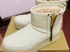 -UGG(燕莎奥特莱斯购物中心店)