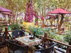 -月亮眼花园餐厅书吧酒吧