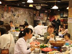 大堂-鲜入围煮花胶鸡海鲜火锅