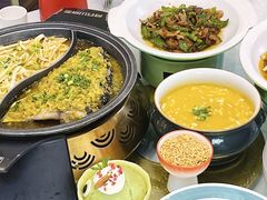 -阿瓦山寨·湘菜现炒·剁椒鱼头王(咸阳总店)