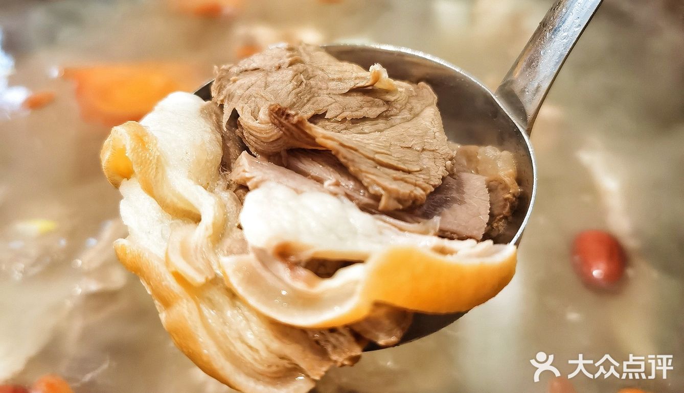 这家洞氮胡记羊肉馆是福州首家做烫皮羊肉汤锅的