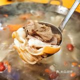 这家洞氮胡记羊肉馆是福州首家做烫皮羊肉汤锅的
