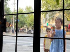 -Fridi Patisserie Cafe