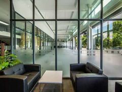 -宝捷星宝马·奔驰·保时捷专修·特斯拉钣喷中心(宝安店)