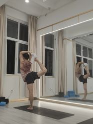 -亚太瑜伽普拉提学院