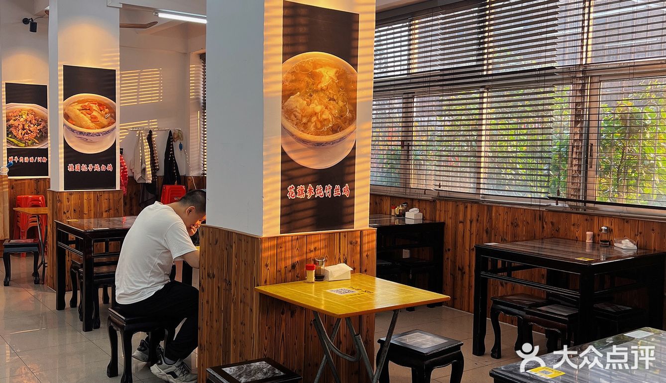 服了，猜猜是哪家公司的饭堂……