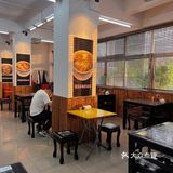 服了，猜猜是哪家公司的饭堂……