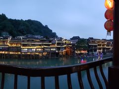 -临江餐馆二楼美食部落