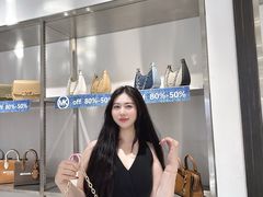 -百年港湾奥特莱斯(香炉礁店)