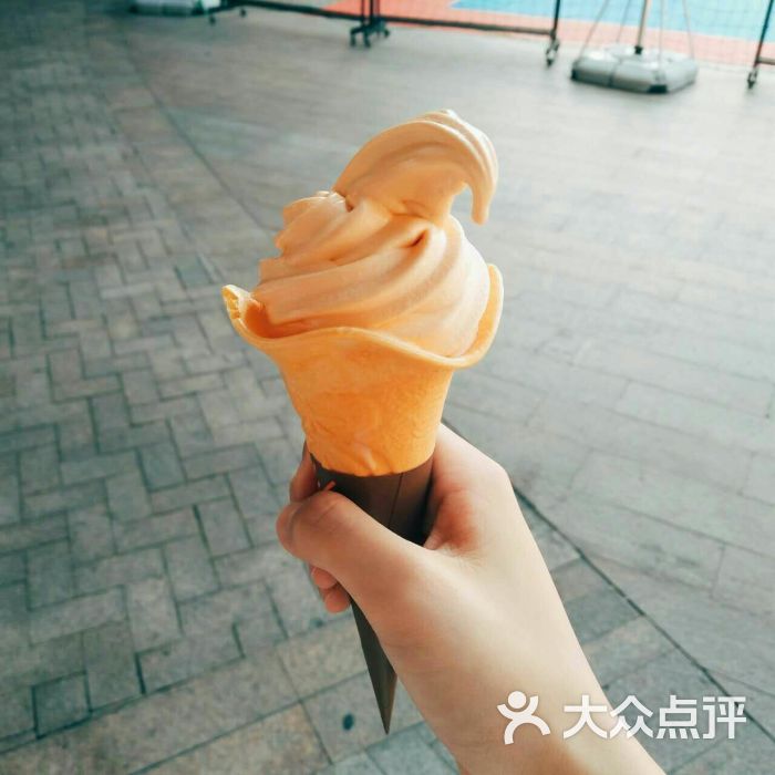 肯德基(坂桥店)芒果冰淇淋图片 - 第1张