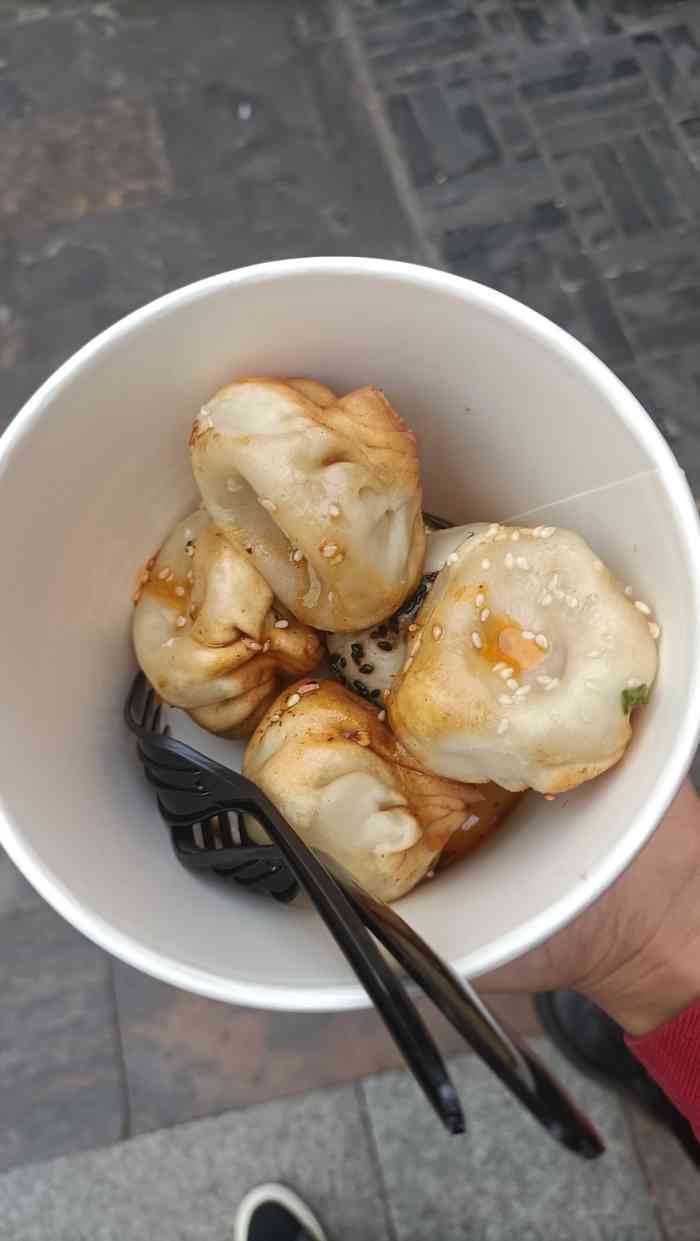 城隍庙生煎(宽厚里店)-"[薄荷]环境: 位置很好找,就在靠近小广.