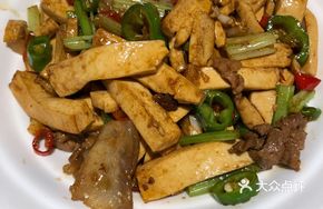 Stir-fried Tofu Cubes with Pork