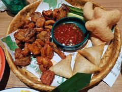 市场招手停炸食拼盘-迷你椰·泰式大排档(观前街店)