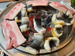 -围炉肉舍•炭烤活鳗•丹东海鲜烤肉(步行街店)