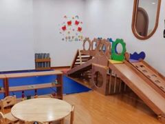 -抱抱熊托育中心(大悦城店)