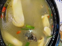 姬松茸炖鸡-妈妈的味道(和顺古镇店)